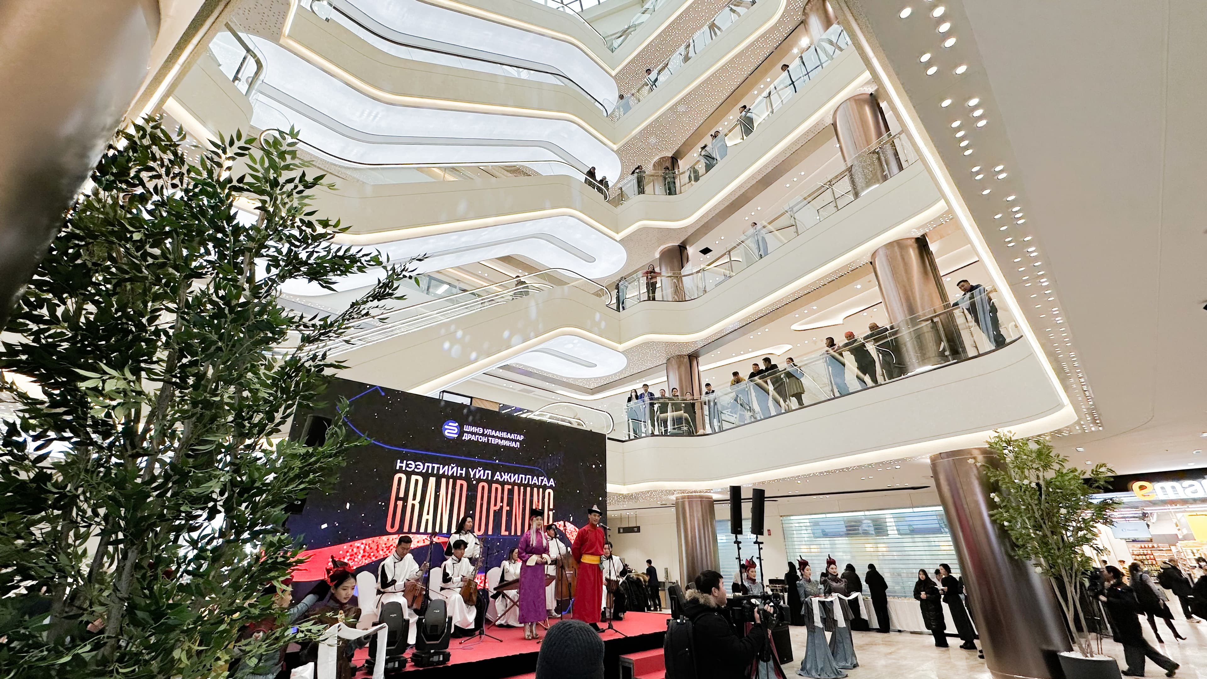 Шилэн коридор, гэрэлтүүлэг