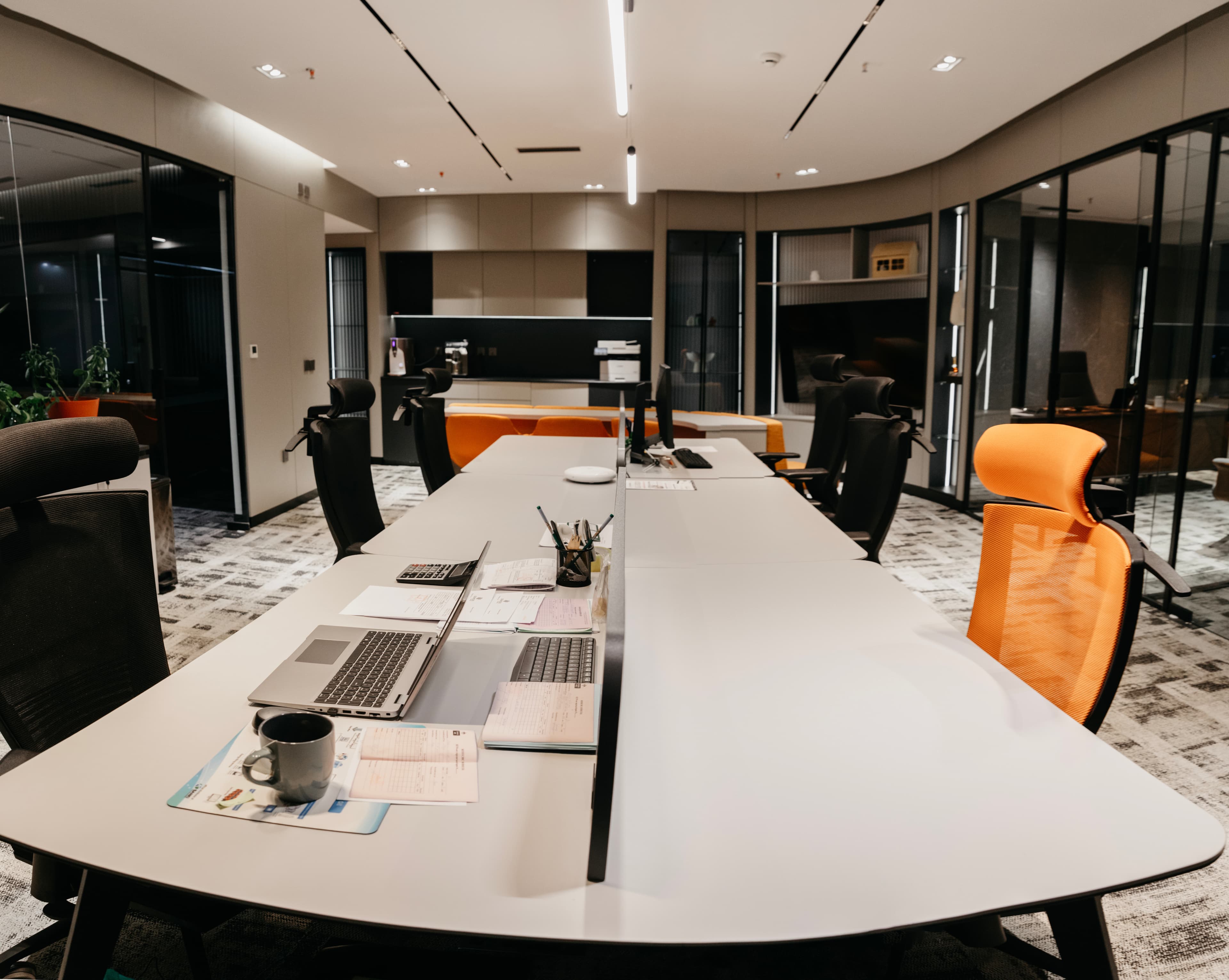 Мишээл Оффис - Genesis camp