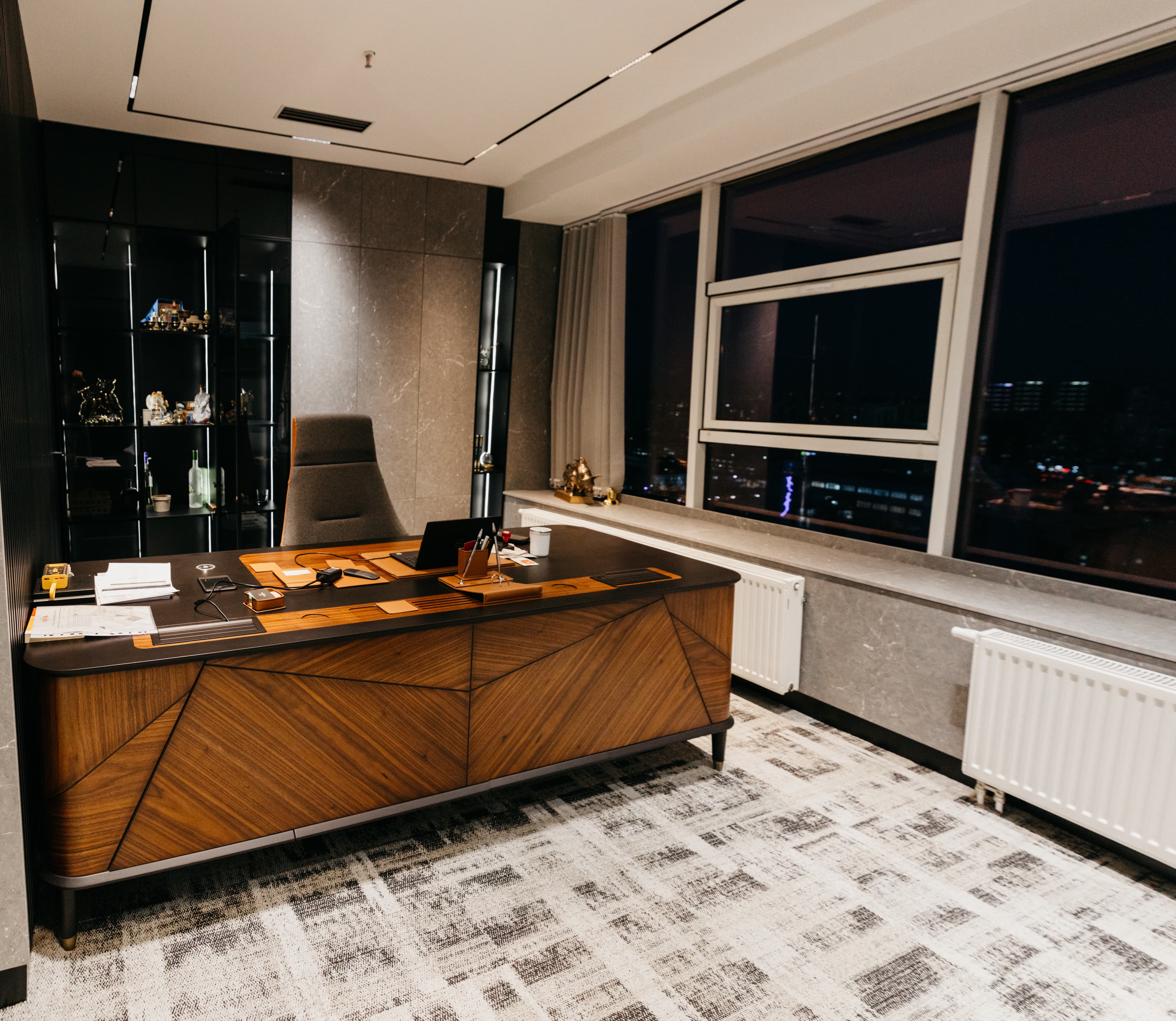 Ажлын ширээний эгнээ