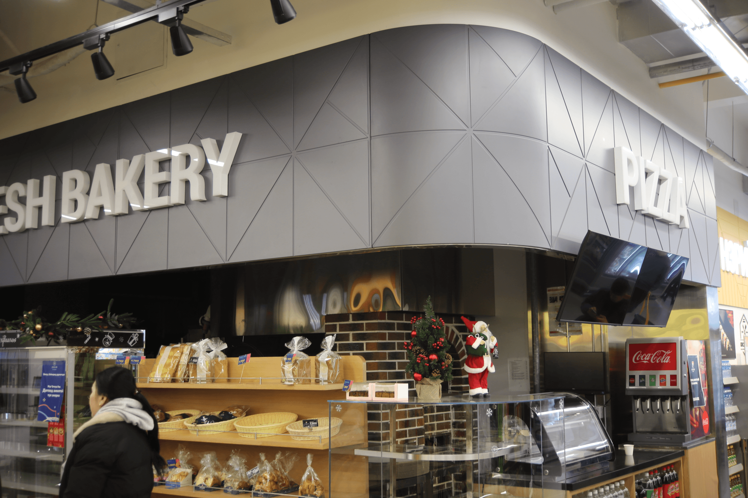 Хайпермаркетын төв коридор